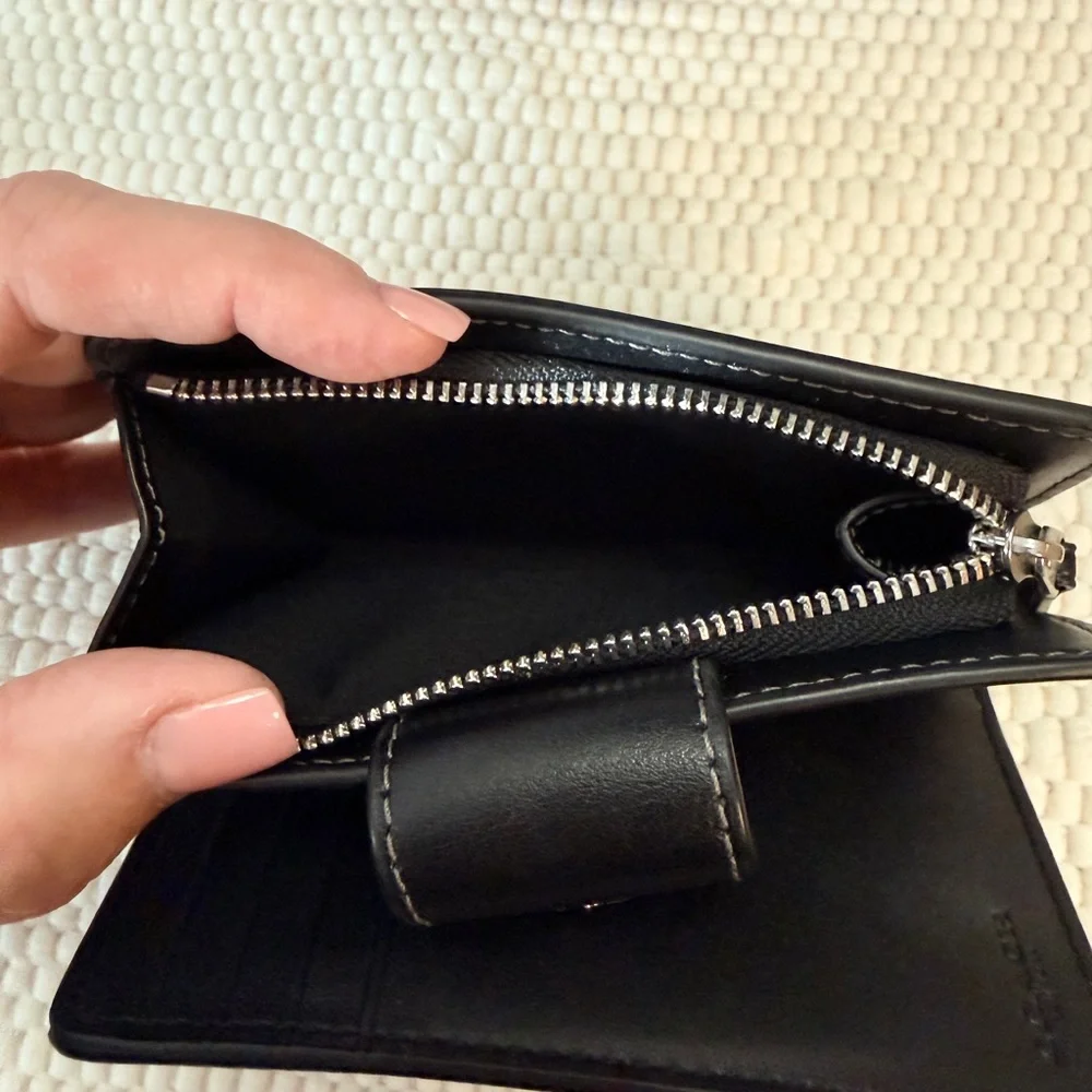 Coach White and Black Signature Wallet - Picture 9 of 9